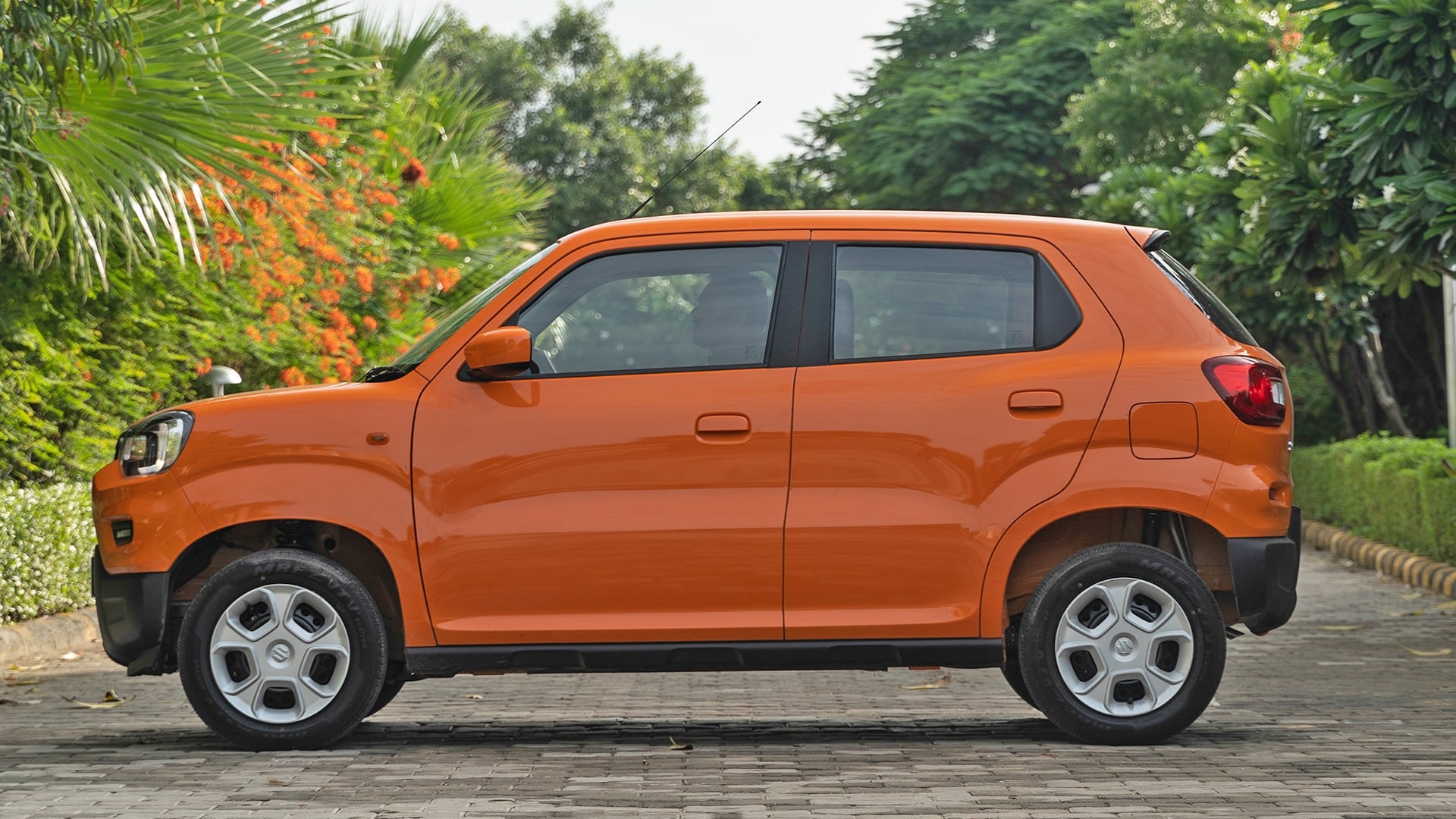 Maruti Suzuki S-Presso VXi (Solid Sizzle Orange) on EMI | Bajaj Mall