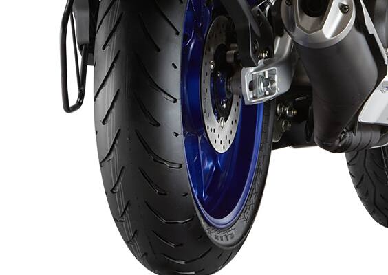 r15 tubeless tyre price